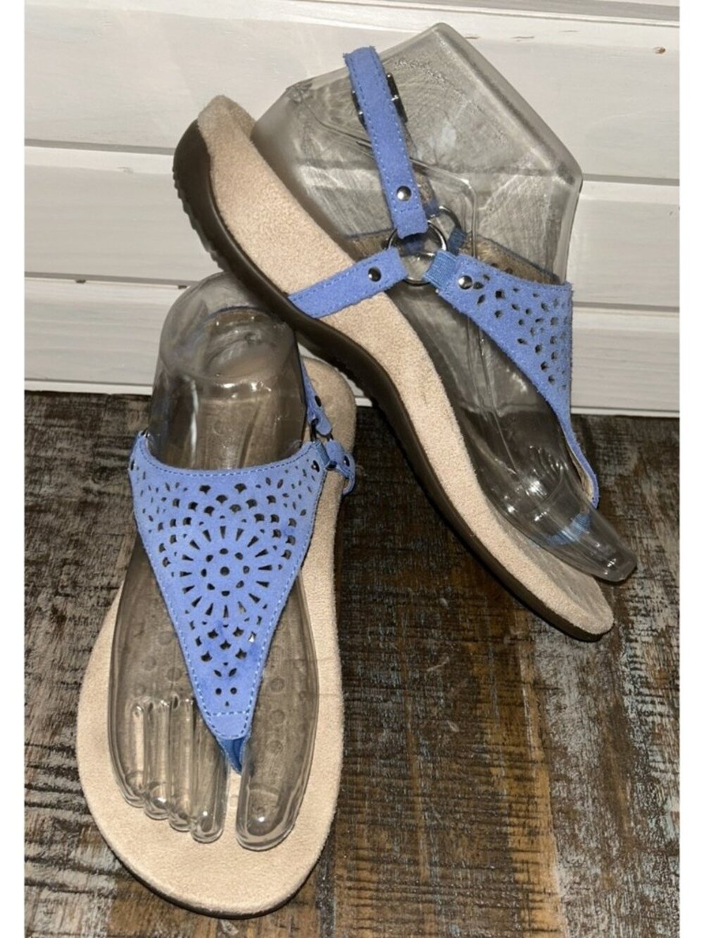 Vionic Sz 6.5 Rest Kirra Perforated Leather Strappy Sandals Periwinkle Suede EUC